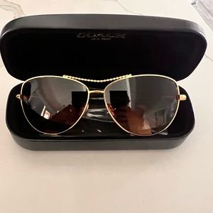 💐💐 Coach Aviator sunnies 💐💐